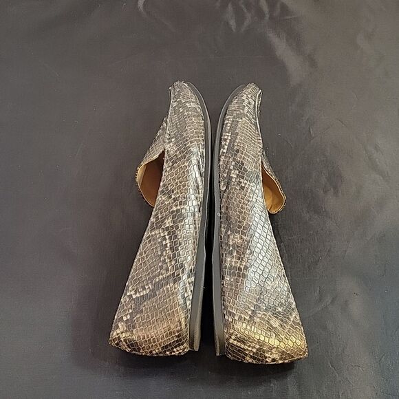 A.NEW DAY SNAKE SKIN POINTED TOE SLIP-ON WOMEN"S FLAT SHOE - Picture 9 of 15